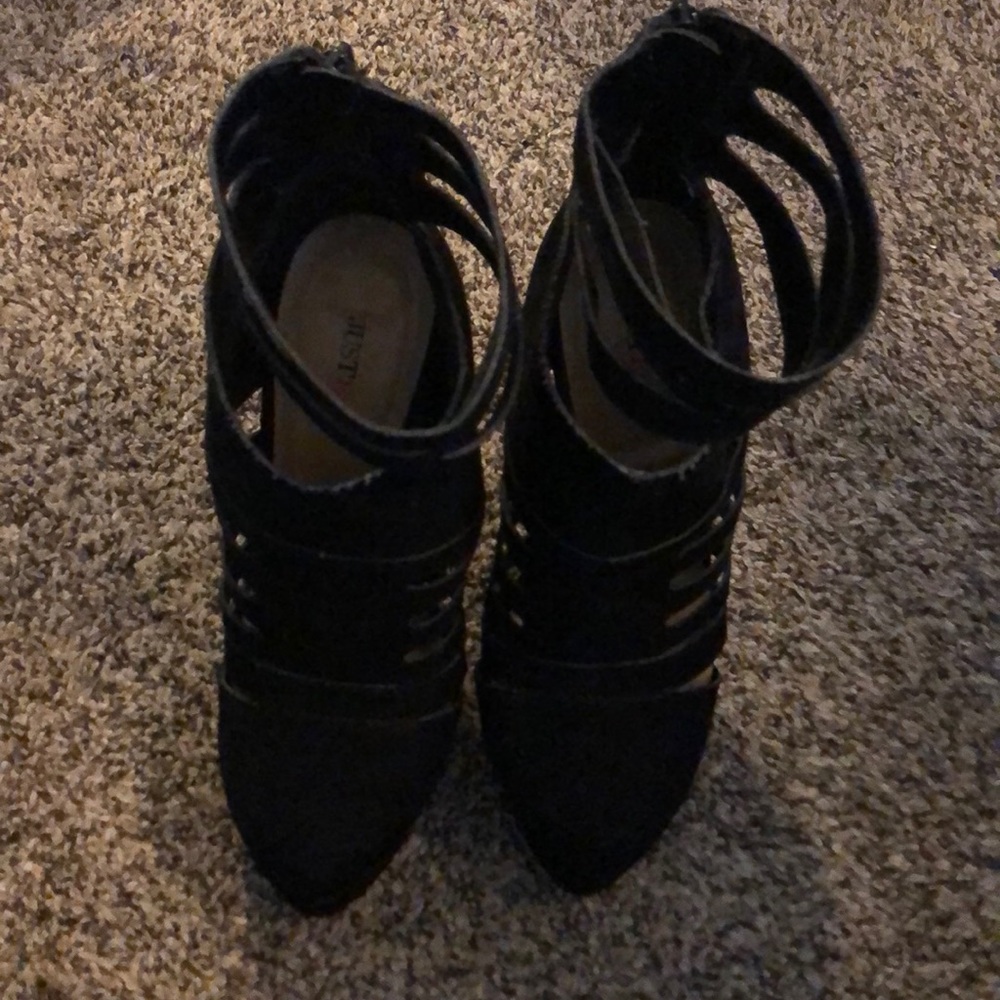 Black platforms